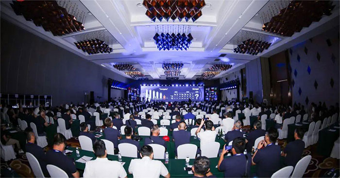 一百分翻譯服務助力“全球大客戶峰會”：多語種接力同傳，確保會議無縫溝通